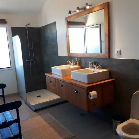 Au Petit Madere Празерс